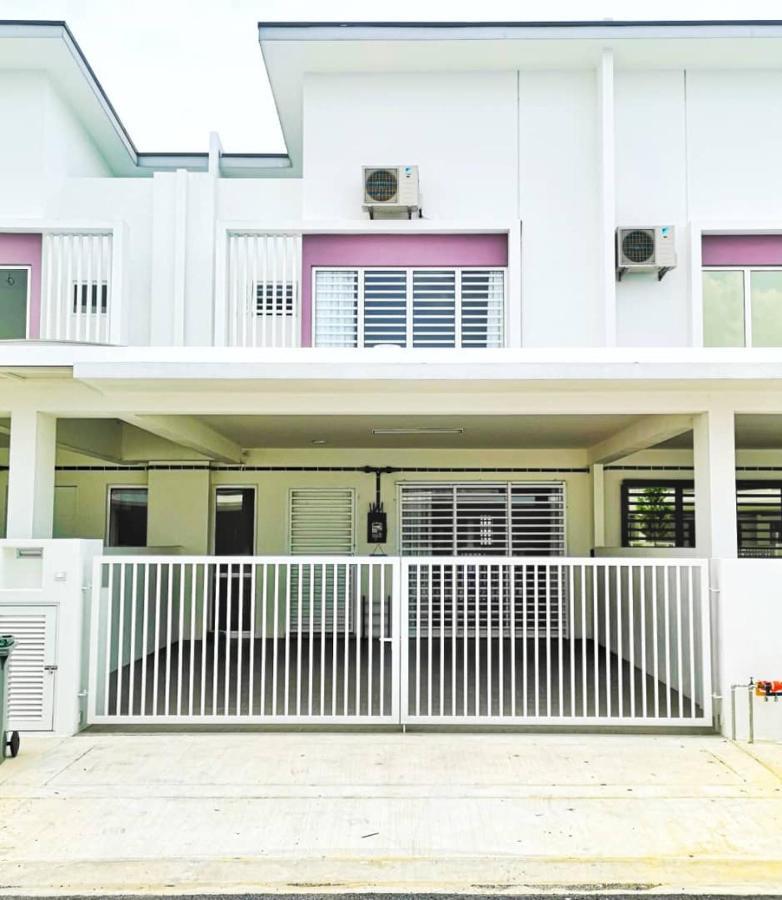 Holiday Homestay 세렘반 외부 사진
