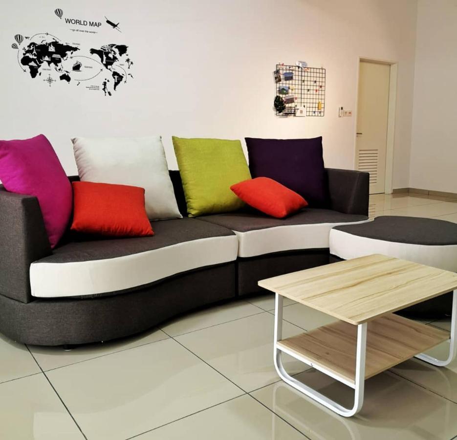 Holiday Homestay 세렘반 외부 사진